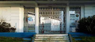 Rather tatty closed entrance to the pool